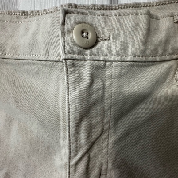 Lee Women's Shorts in Cream - Picture 2 of 8
